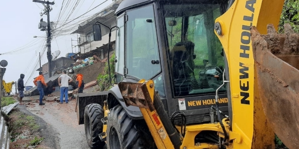Deslizamento de terra na Rua Vitorino dos Santos, no Rosário 