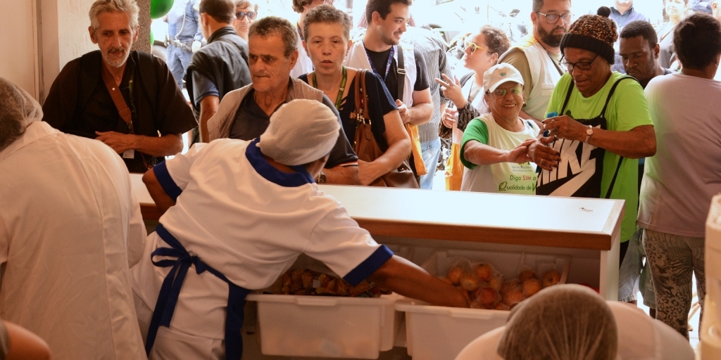 Teresópolis passa a ofertar café da manhã com preço mais acessível e quentinhas gratuitas