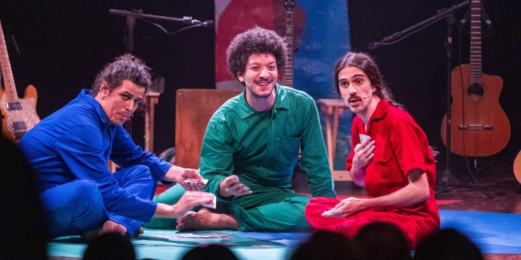 Trio de músicos apresenta canções autorais e clássicas dos teatros infantis