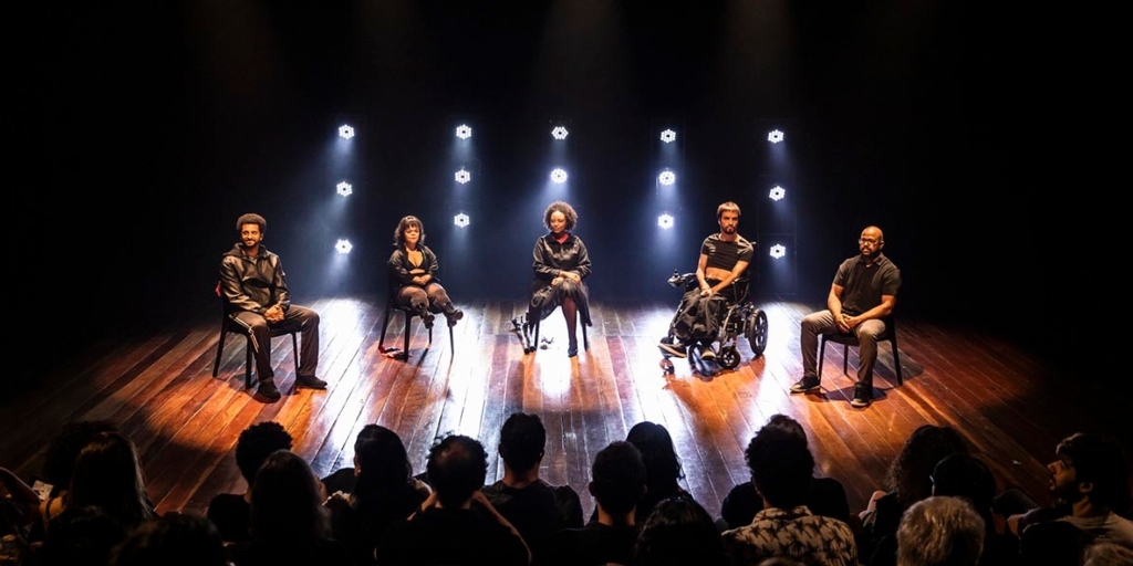 O espetáculo é baseado em experiências pessoais de artistas PCDs