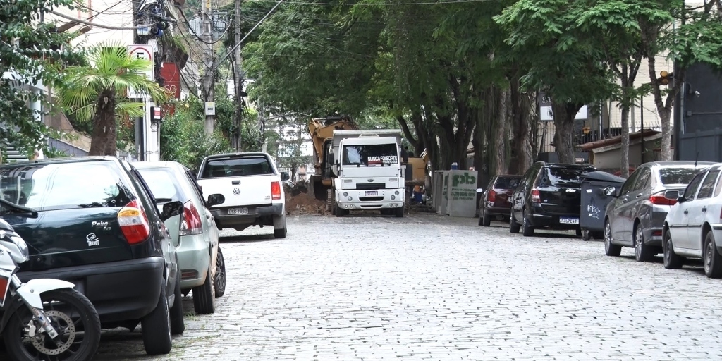 Obras na Augusto Cardoso também causam interdição em outras ruas da cidade