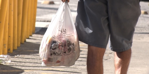 Agora é lei: sacolas plásticas não poderão mais ser cobradas no comércio de Cabo Frio