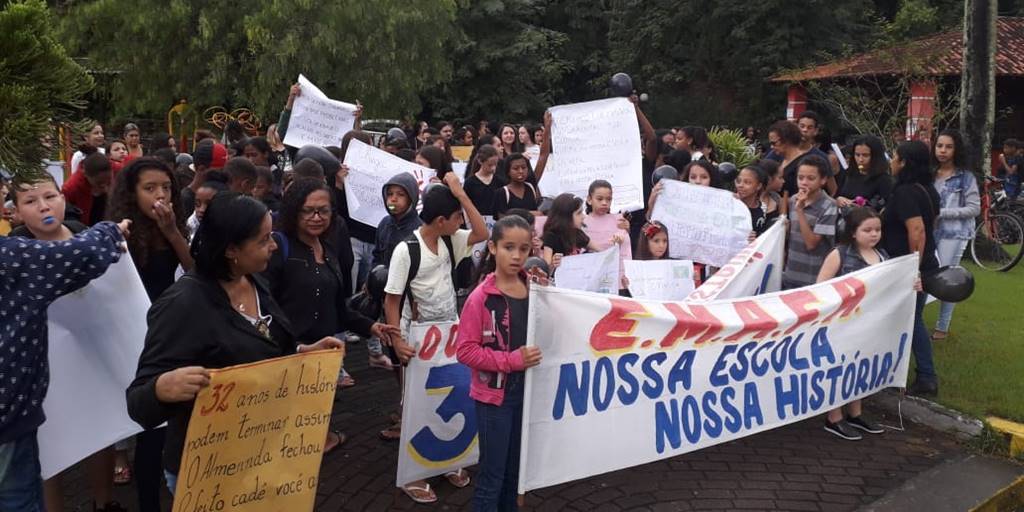 Cachoeiras de Macacu tem manifestação por agilidade em obra de escola interditada