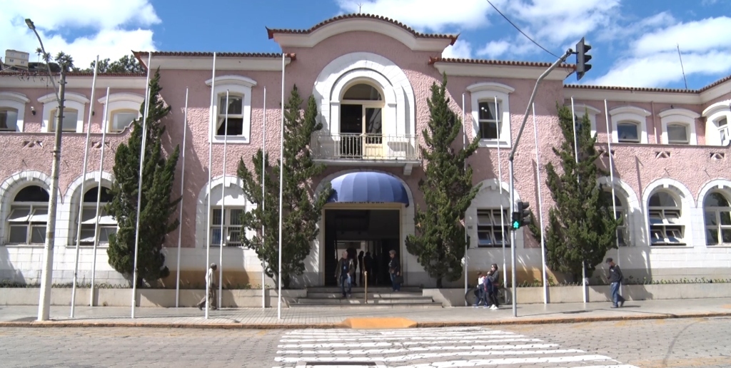 Conselhos de Farmácia e Arquitetura pedem impugnação de concurso público de Friburgo