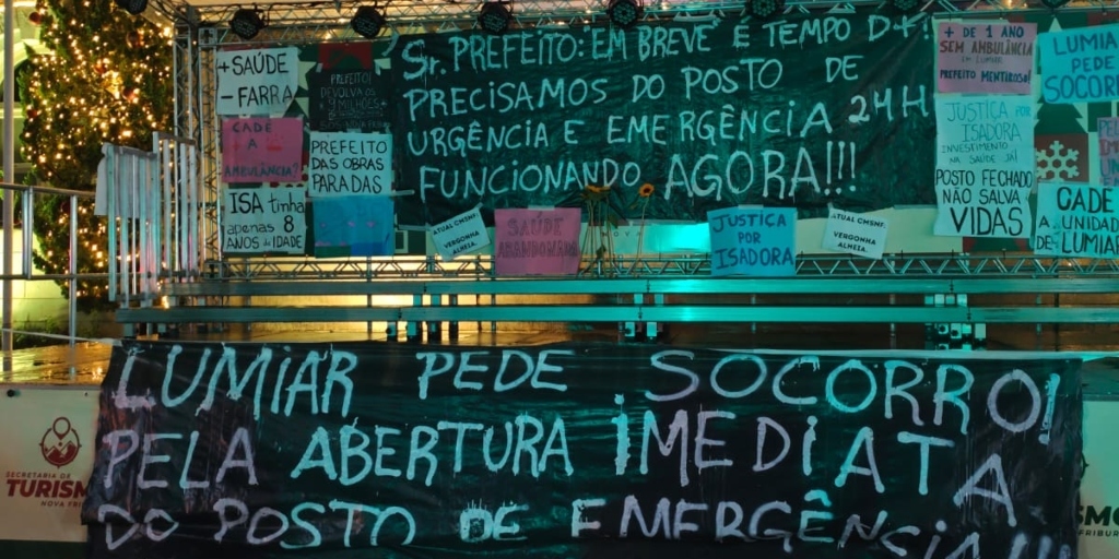 Em dezembro de 2025, moradores de Lumiar reivindicaram melhorias na saúde em frente à prefeitura