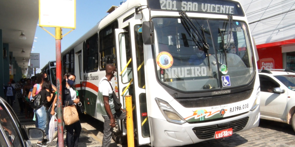 Araruama vai subsidiar transporte público e passagem de ônibus sofre redução