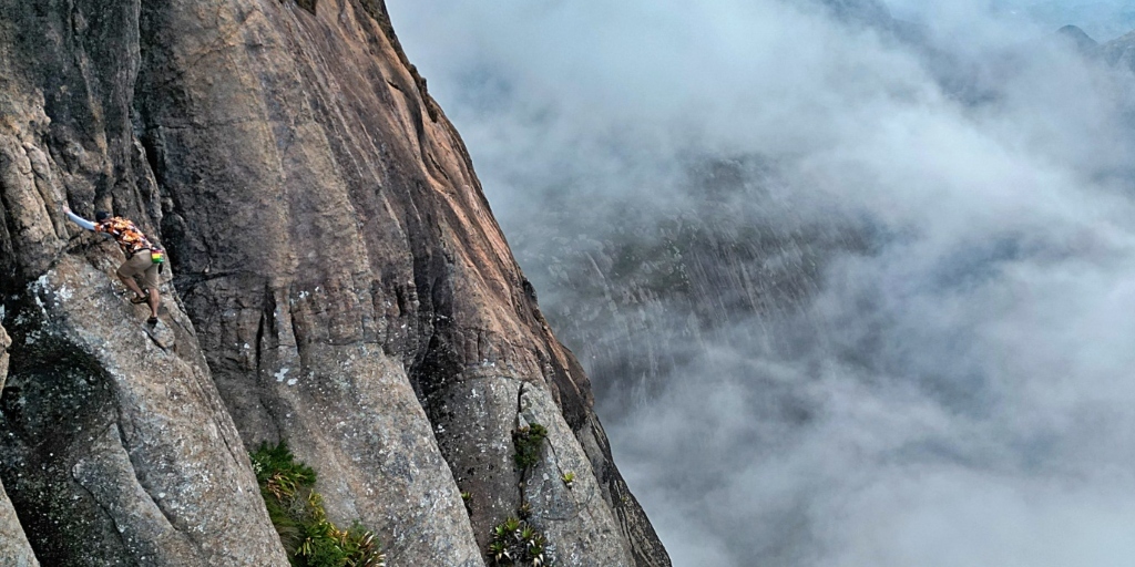 Escalada inédita do Pico Maior dos Três Picos vira filme que será lançado nesta terça, 23, em Nova Friburgo