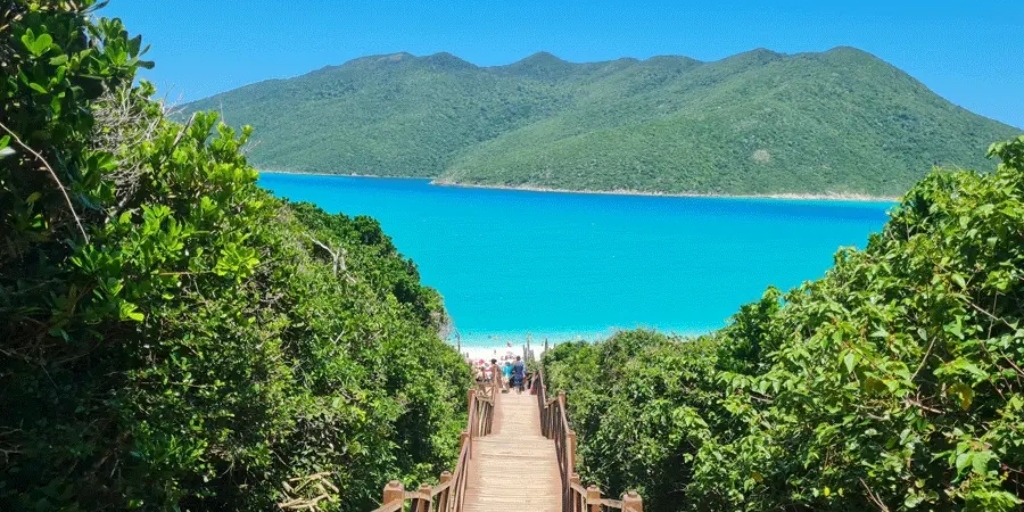 Ranking internacional elege Pontal do Atalaia, em Arraial do Cabo, como a praia mais bonita do Brasil e a 20ª melhor do mundo