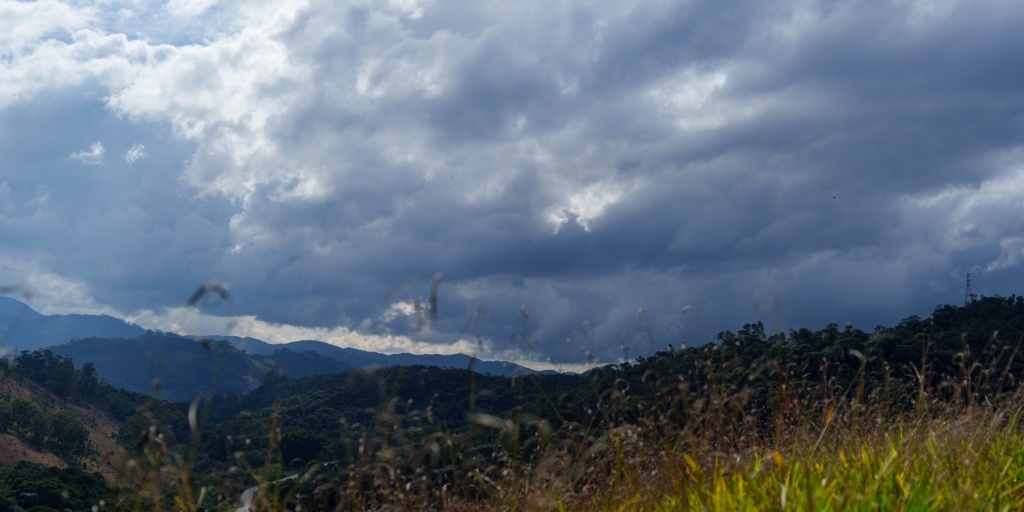 Inmet e Defesa Civil emitem alertas de chuva intensa, ventos fortes e risco de granizo para todo o estado do Rio 