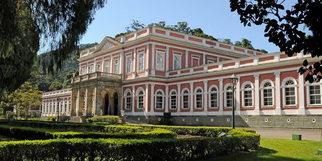 O Museu Imperial foi a casa de verão de Dom Pedro II e hoje possui artigos do império brasileiro