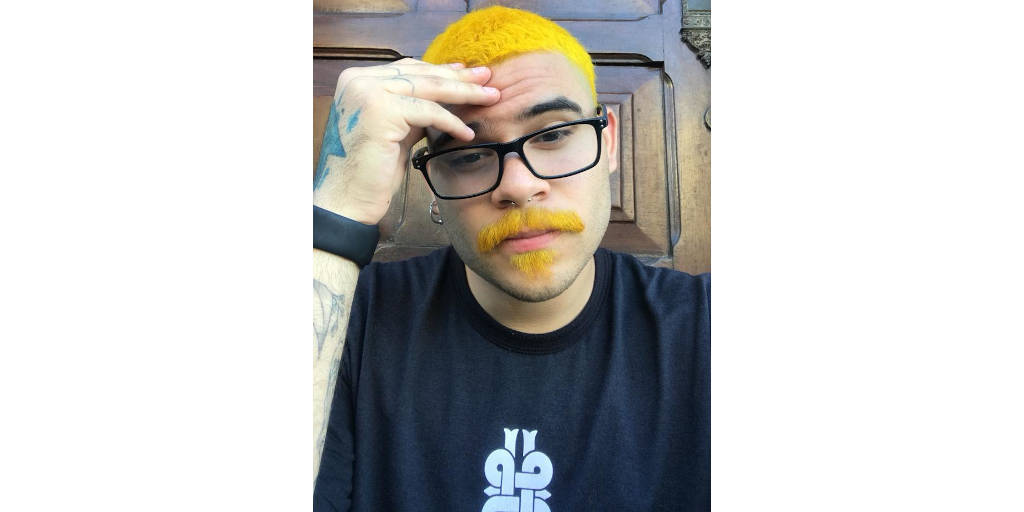 Renato já teve mais de sete cores no cabelo e acredita que a cor influencia a autoestima