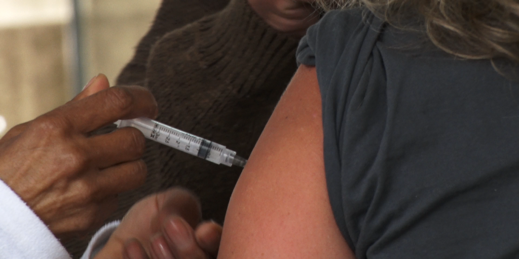 Confira o balanço da vacinação contra Covid-19 nas Regiões Serrana e dos Lagos do RJ 