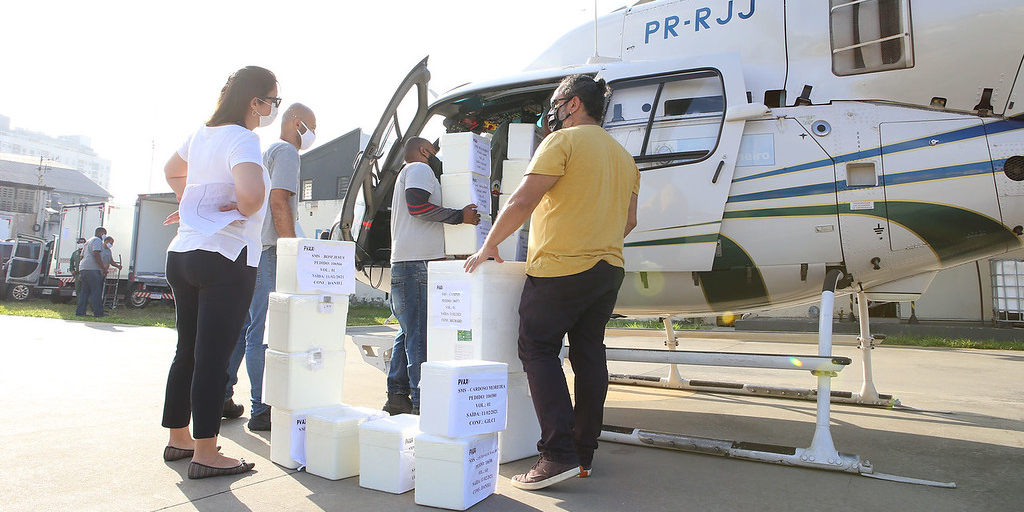 Maior lote de vacinas contra Covid-19 começa a ser distribuído no RJ