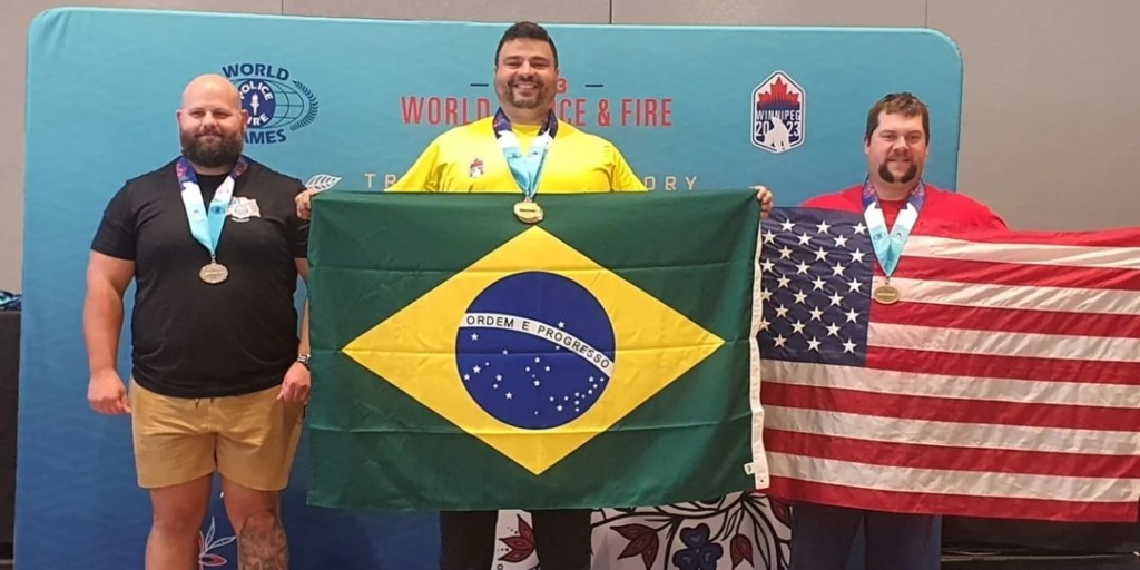 'Hulk de Búzios': PM vence competição no Canadá e garante título de policial mais forte do mundo