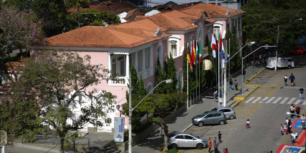Acordo com Ministérios Públicos pode resultar em reforma administrativa na Prefeitura de Nova Friburgo