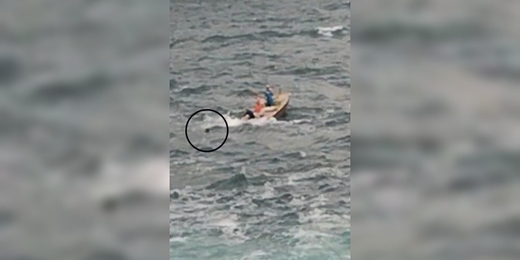 Homem desaparece e irmão é resgatado após acidente durante pescaria em Arraial do Cabo; vídeo