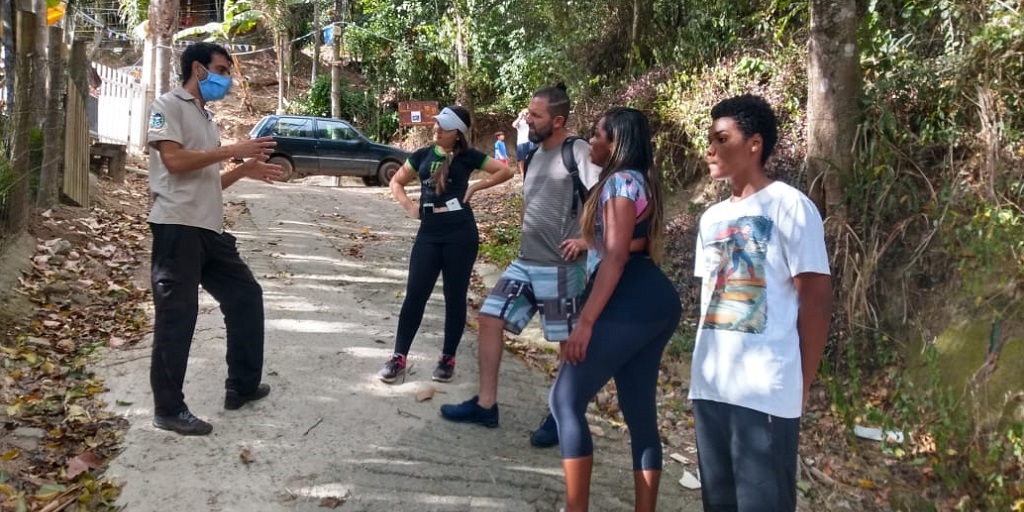 Equipes do Inea promovem conscientização da população nos parques da Região Serrana