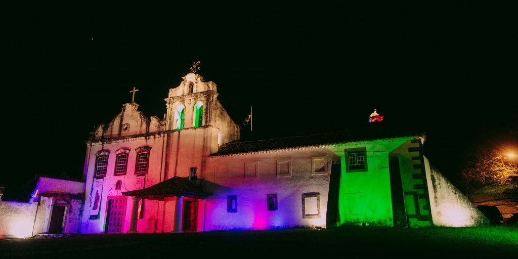 Pontos turísticos de Cabo Frio recebem iluminação natalina e ficam ainda mais belos