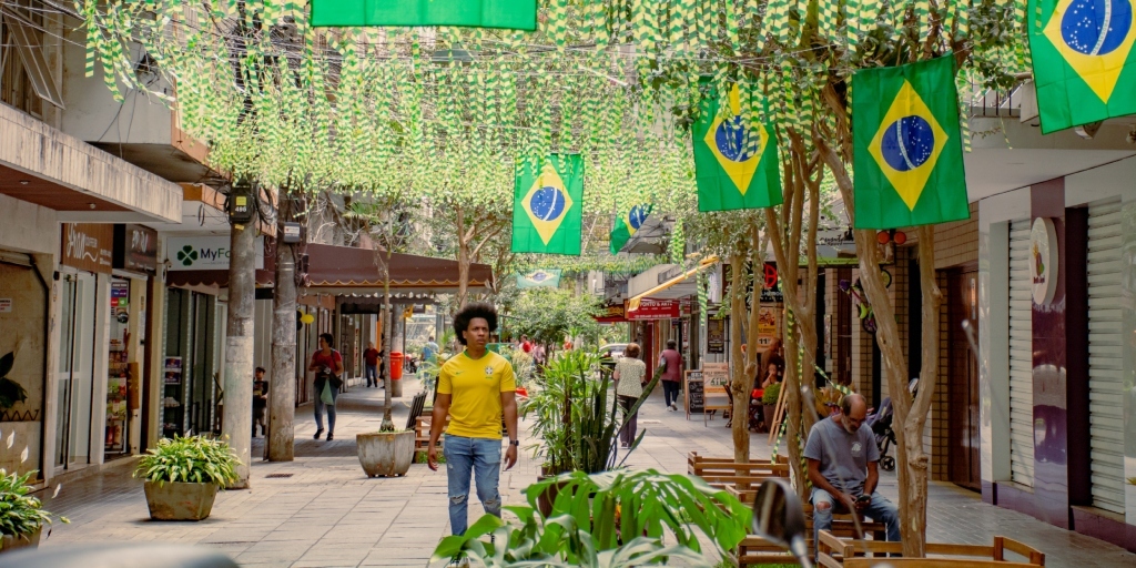 Como fica o trabalho na Copa: expediente mais curto em dias de jogos do Brasil