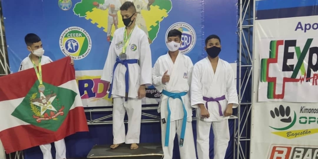 Pedro Bruneli (faixa roxa) ficou em terceiro lugar na modalidade Kata