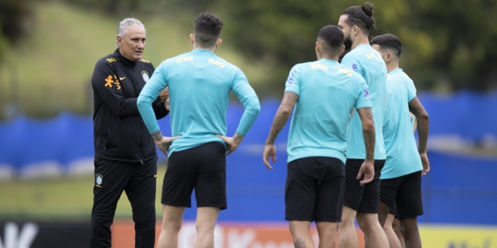 Seleção Brasileira treina em Teresópolis para enfrentar o Chile, no Maracanã