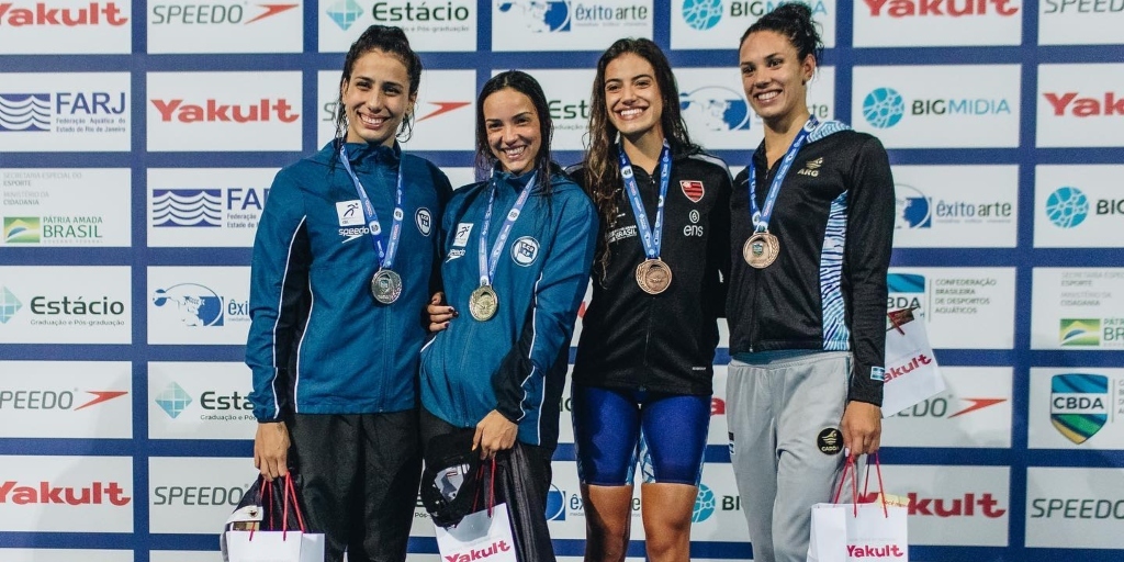 Equipe Pinheiros vence o 4x100 feminino 