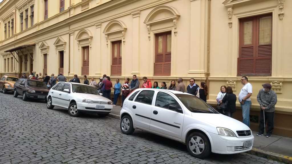 Eleitores acordam cedo para votar nas cidades da Região Serrana do Rio