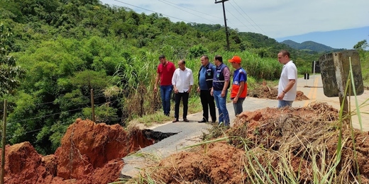 Governo do estado anuncia construção de 50 casas para vítimas das chuvas em Trajano de Moraes