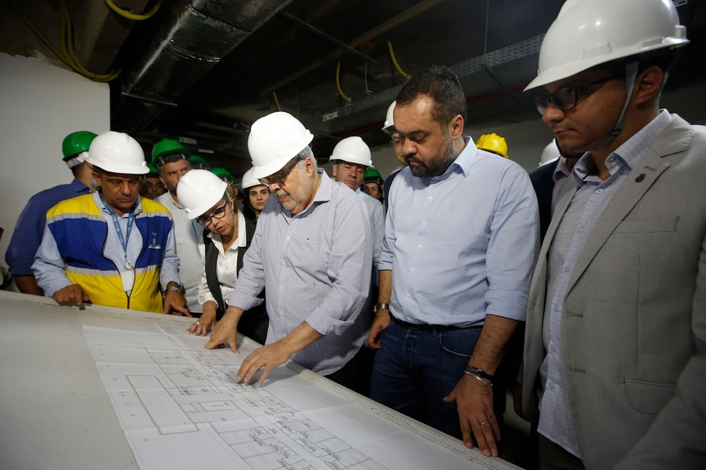 Governador verificou de perto as obras do Hospital do Câncer