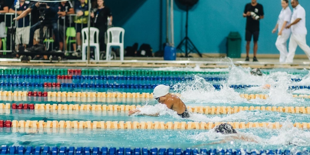 Friburguense Jhennifer Alves bate recorde e se classifica para mundial; 'Como é bom voltar a nadar' 