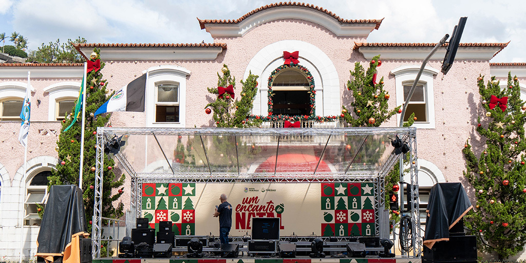 Apresentação de coral acontece nesta sexta-feira, 12, em frente a prefeitura