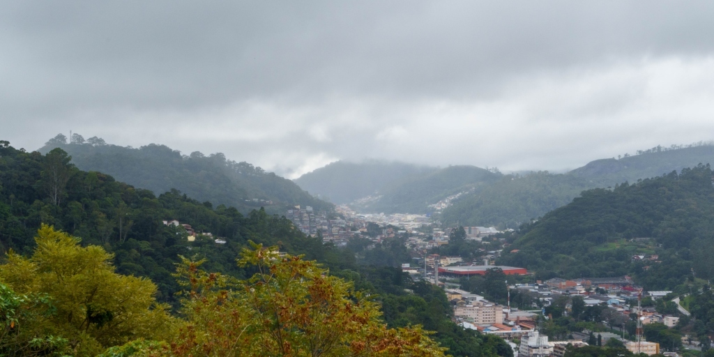 Previsão de frente fria traz alerta de ventania e queda brusca nas temperaturas em Friburgo e região