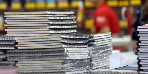 Pesquisa aponta aumento médio em preço de material escolar e nota técnica reforça proibição de alguns itens em listas