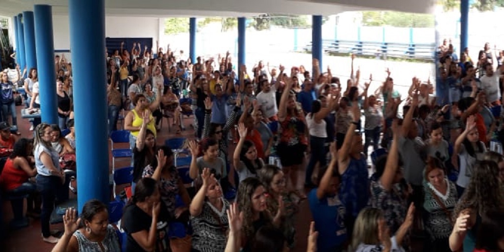 Servidores da educação decidem manter greve em Cachoeiras de Macacu