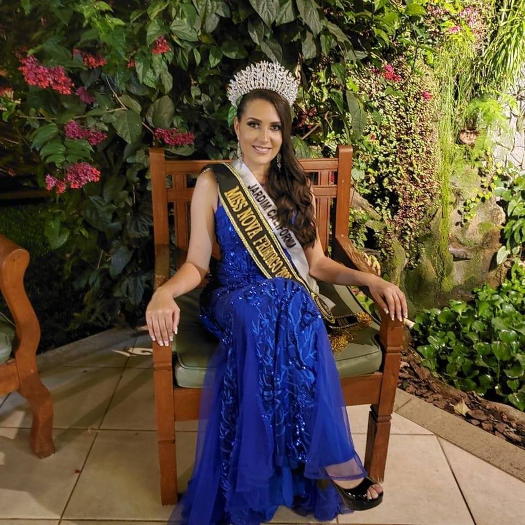 Ketyla Ouverney posa para foto na ocasião do concurso Miss Nova Friburgo 2020, em outubro deste ano