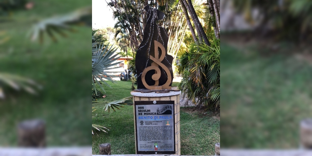 Monumento "2 Séculos de Música", em homenagem ao friburguense, cantor, músico e compositor Benito Di Paula