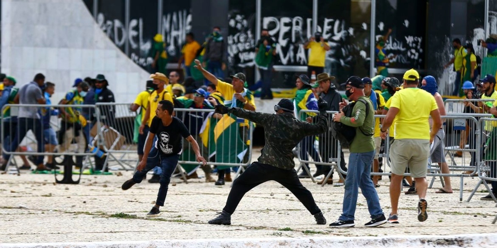 Secretário é acusado de ser conivente com o ataque terrorista aos Três Poderes