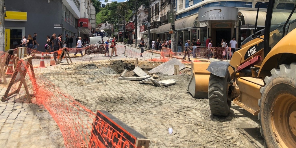 Apenas veículos leves podem entrar na rua Monte Líbano