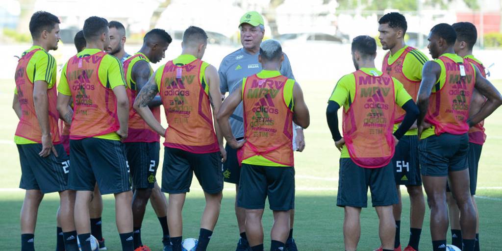 O técnico Abel Braga ainda vai definir a escalação do Flamengo para o duelo contra o Volta Redonda