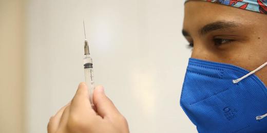 Cerca de 350 mil pessoas não tomaram a segunda dose contra Covid-19 no estado do RJ