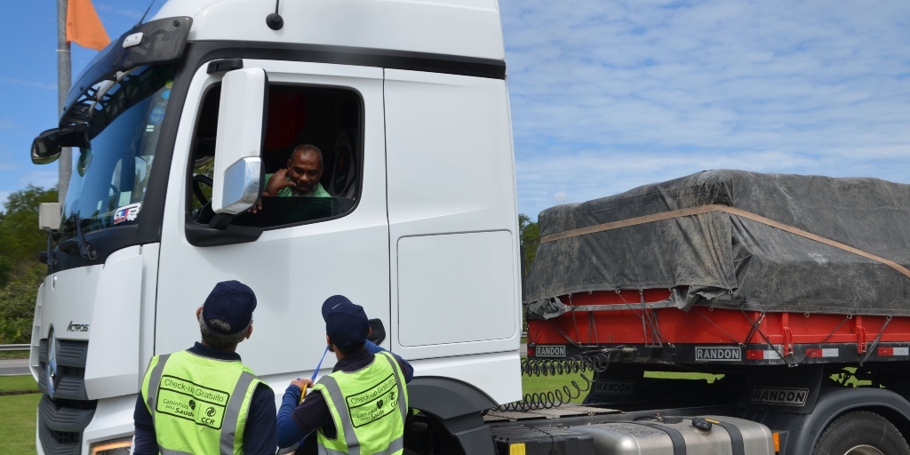 Motoristas irão receber atendimentos na Via Lagos até sexta-feira