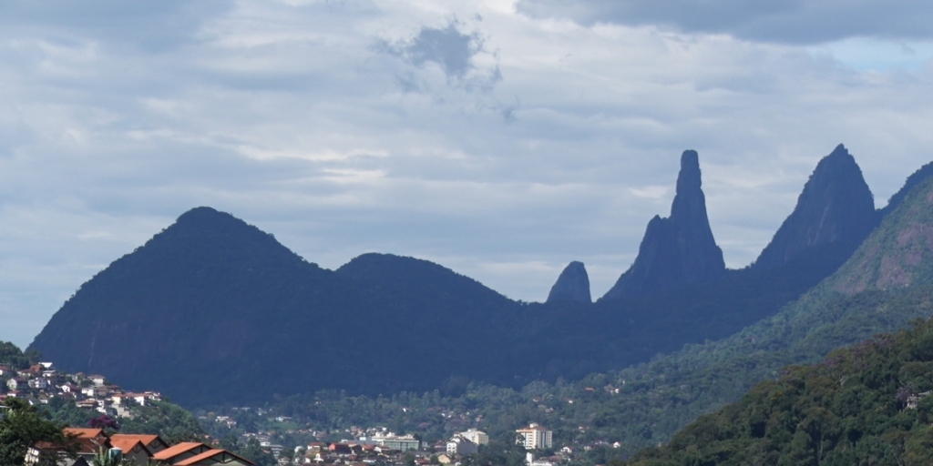 Prefeitura de Teresópolis cria ‘grupo especial de mobilização’ para orientar moradores sobre chuvas e divulga locais para doações