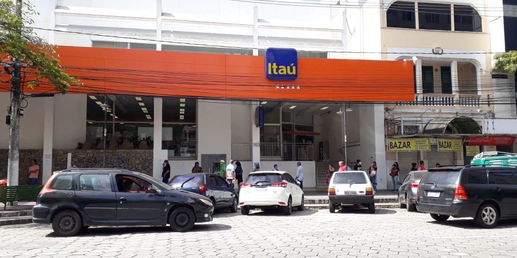 Agências bancárias da Região Serrana reabrem após fecharem por casos de covid-19