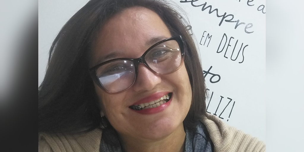 Rosana teve a ideia de escrever o livro após 35 anos na educação