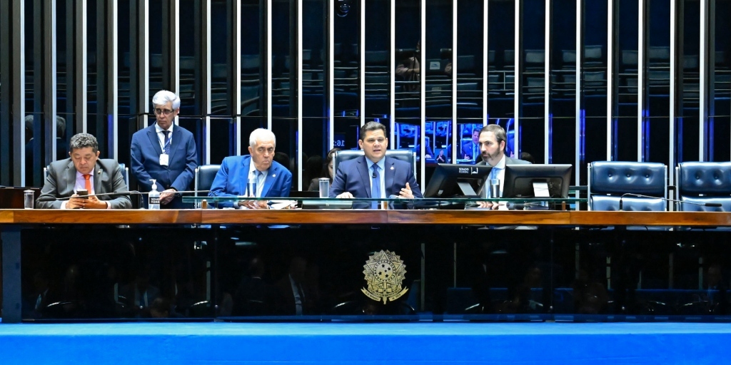 Presidente do Senado determina arquivamento da PEC da Blindagem, após rejeição da CCJ