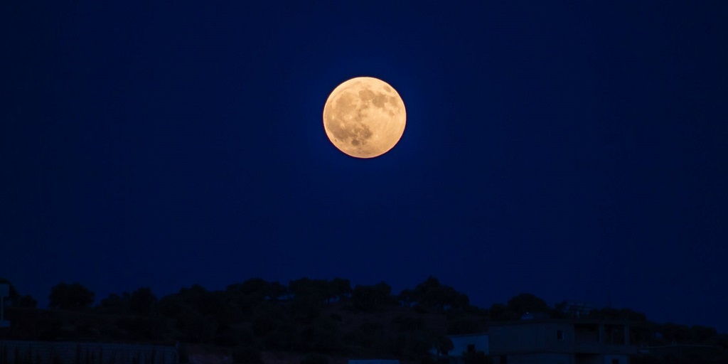 A superlua vai acontecer em três diferentes datas de 2020 