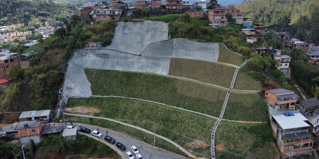 Obras de contenção estão sendo realizadas em diversos pontos da cidade 