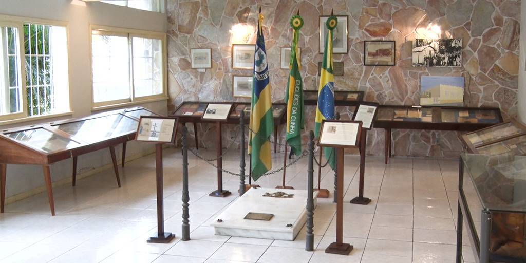 A Casa Euclides da Cunha, em Cantagalo, dispõe de uma rica biblioteca aberta à visitação