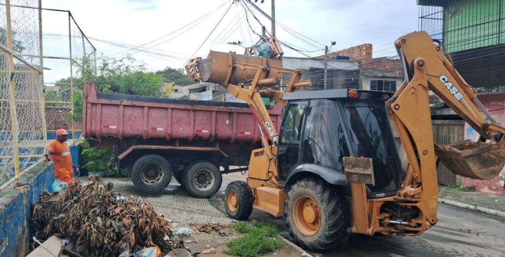 Trabalho nas ruas de Cabo Frio nesta segunda-feira, 29