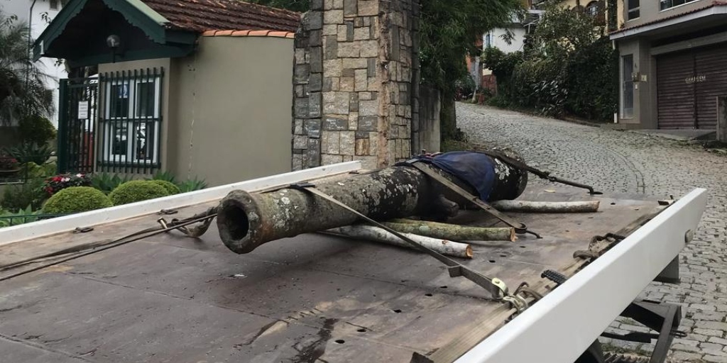 Canhão histórico é levado de Nova Friburgo para Cabo Frio após 72 anos; entenda o caso
